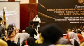 Wakil Gubernur Aceh, Fadhlullah, S.E., memberikan sambutan pada Pelantikan Pengurus DPP Forum Kreatif Perempuan Aceh (DPP-FKPA) di Hermes Palace Hotel, Banda Aceh, Jumat (29/8/2025).