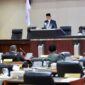 Sekda Aceh, M. Nasir membaca Tanggapan Gubernur Aceh Terhadap Pendapat/Laporan Badan Legislasi DPRA atas Rancangan Qanun Aceh tentang RPJMA tahun 2025-2029, Kamis (21/8/2025). Foto: Humas Aceh