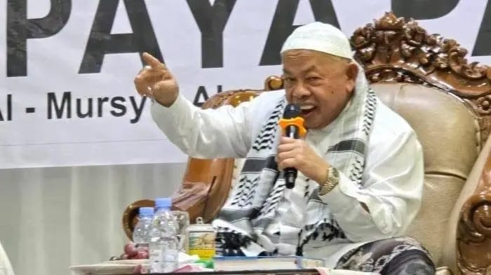 Ulama Aceh, Tgk H Muhammad Ali bin Tgk H Abdul Muthalleb atau yang lebih dikenal dengan Abu Paya Pasi ditunjuk sebagai Imam Besar Masjid Raya Baiturrahman Banda Aceh.