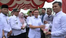 Wakil Gubernur Aceh, Fadhlullah,SE meulanching BUMG penyalur Pupuk Bersubsidi Program Gerak Cepat Pemerintah Aceh di desa Aneuk Gle Kecanatan Indrapuri Aceh Besar, 16/8/2025