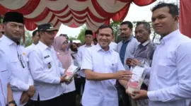 Wakil Gubernur Aceh, Fadhlullah,SE meulanching BUMG penyalur Pupuk Bersubsidi Program Gerak Cepat Pemerintah Aceh di desa Aneuk Gle Kecanatan Indrapuri Aceh Besar, 16/8/2025