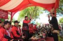 Wakil gubernur Aceh, Fadhlullah bersama Forkopimda dan Ketua TP PKK Aceh Marlina menyambut kedatangan Pawai budaya dalam rangka peringatan HUT RI Ke 80 di depan pendopo Gubernur Aceh Banda Aceh Senin, (18/8/2025).