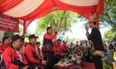 Wagub Fadhlullah Sambut Peserta Pawai Budaya HUT ke-80 RI