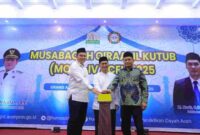 Gubernur Aceh yang diwakili oleh Plt, Asisten Pemerintahan Keistimewaan Aceh Drs.Syakir bersama Kadis Pendidikan Dayah Aceh Dr Munawar A.Jalil Buka Musabaqah Qiraatil Kutub (MQK) Tingkat Kab/Kota. Selasa (19/8/2025). Foto: Ist