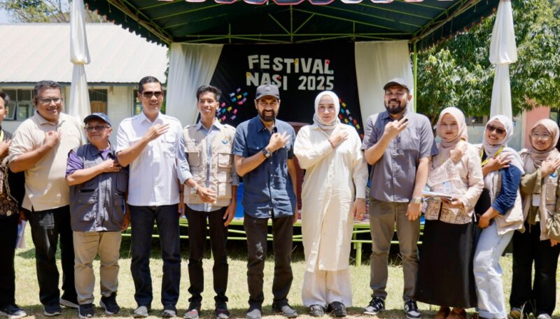 Gubernur Aceh, Muzakir Manaf secara resmi menutup program KKN PPM Universitas Gadjah Mada (UGM) di Pulau Nasi, Pulo Aceh yang digelar di Gampong Alue Riyeung, Pulau Nasi, Kabupaten Aceh Besar, Selasa (5/8/2025).