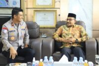 Anggota DPD RI asal Aceh, H. Sudirman memberikan apresiasi kepada Kapolda Aceh Brigjen Pol Marzuki Ali Basyah dan jajarannya atas keberhasilannya mengendalikan situasi saat aksi unjuk rasa beberapa waktu lalu, Rabu (3/9/2025) di Mapolda Aceh