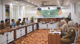 Wakil Gubernur Aceh, H.Fadlullah, SE Mengikuti rapat Inflasi dengan Menteri Dalam Negeri Tito Karnavian secara Zoom di ruang rapat potensi daerah Setda Aceh, Banda Aceh, Senin (8/9/2025