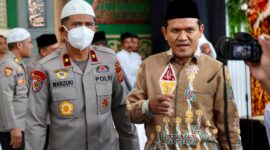 Wakil Gubernur Aceh H.Fadhlullah, SE, menghadiri Doa Bersama untuk keselamatan negeri sekaligus memperingati Maulid Nabi Muhammad SAW 1447 H/2025 di Masjid Babuttaqwa Polda Aceh, Kamis (11/9/2025)