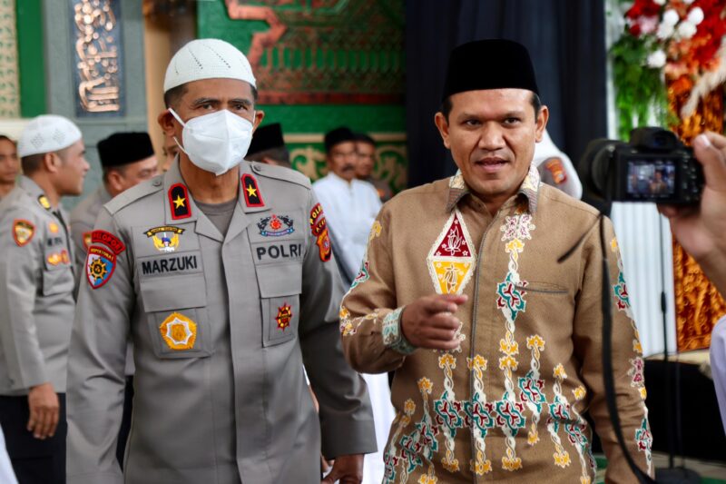 Wakil Gubernur Aceh H.Fadhlullah, SE, menghadiri Doa Bersama untuk keselamatan negeri sekaligus memperingati Maulid Nabi Muhammad SAW 1447 H/2025 di Masjid Babuttaqwa Polda Aceh, Kamis (11/9/2025)