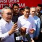 Wakil Gubernur Aceh H.Fadhlullah, S.E., mendampingi Menko Bidang Pangan, Zulkifli Hasan, memberi keterangan kepada wartawan saat meninjau Koperasi Desa Merah Putih (KDMP) di Geuceu Komplek, Banda Aceh, Kamis (18/9/2025). Foto: Biro Adpim Setda Aceh.