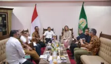 Wakil Gubernur Aceh, H. Fadhlullah, SE, menerima kunjungan Dubes Selandia Baru Giselle Larcombe Deputy Head Of Mission New Zealand Embassy di Rumah Dinas Wakil Gubernur, Selasa (23/09/2025).