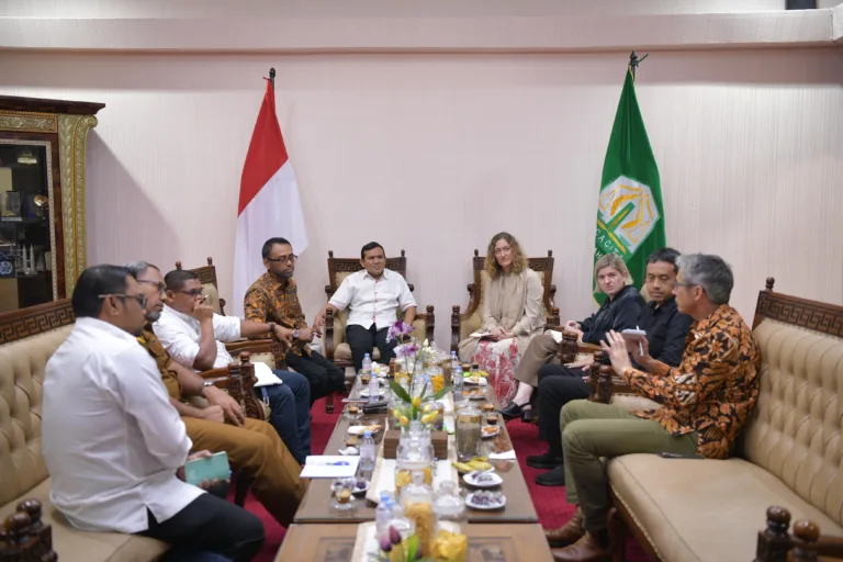 Wakil Gubernur Aceh, H. Fadhlullah, SE, menerima kunjungan Dubes Selandia Baru Giselle Larcombe Deputy Head Of Mission New Zealand Embassy di Rumah Dinas Wakil Gubernur, Selasa (23/09/2025).