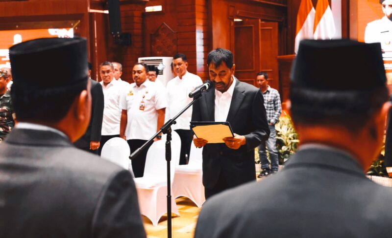 Gubernur Aceh Muzakir Manaf melantik Pejabat Struktural dan Pejabat Administrator, di Anjong Mon Mata komplek Meuligoe Gubernur Aceh, Jum’at (10/10/2025) sore. Foto : Humas Aceh
