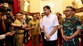 Gubernur Aceh Muzakir Manaf memberi keterangan pers usai menggelar pertemuan penataan tambang ilegal dengan seluruh Forkopimda Aceh, di ruang rapat Meuligoe Gubernur Aceh, Selasa, (30/9/2025). Foto :Dok Ist