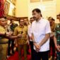 Gubernur Aceh Muzakir Manaf memberi keterangan pers usai menggelar pertemuan penataan tambang ilegal dengan seluruh Forkopimda Aceh, di ruang rapat Meuligoe Gubernur Aceh, Selasa, (30/9/2025). Foto :Dok Ist