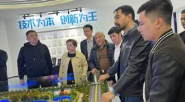 Gubernur Aceh, Muzakir Manaf, di dampingi Dinas Penanaman Modal dan Pelayanan Terpadu Satu Pintu (DPMPTSP) Aceh, Staf Ahli Gubernur Aceh Teuku Irsyadi, Direktur Utama PT Pembangunan Aceh (PEMA) Mawardi Nur, Ketua Kamar Dagang dan Industri (KADIN) Aceh Muhammad Iqbal melakukan kunjungan lapangan untuk mengkaji secara langsung teknologi dan manajemen industri peternakan modern di Provinsi Henan, Tiongkok, Selasa (14/10/2025). Foto: Humas Aceh