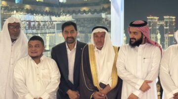 GElAR PERTEMUAN : Gubernur Aceh, H. Muzakir Manaf, melakukan pertemuan dan memaparkan berbagai peluang investasi di Aceh kepada para investor asal Timur Tengah dalam sebuah pertemuan di Kota Makkah Al-mukarramah, Kamis, (26/10/2025). Pertemuan tersebut diinisiasi oleh perusahaan investasi terkemuka Arab Saudi, Sadeen Al-Bait, dan dihadiri oleh pengusaha dari Arab Saudi, Qatar, Sudan, Kuwait, serta Uni Emirat Arab. (Foto: Humas Aceh)