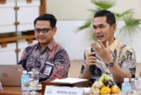 Sekretaris Daerah Aceh, M. Nasir, S.IP., MPA., bersama Kasatgas Koordinasi dan Supervisi Wilayah I KPK-RI, Harun Hidayat, memimpin Rapat Koordinasi Monitoring dan Evaluasi MCP Pemerintah Aceh yang diikuti para Kepala Biro dan SKPA, di Ruang Rapat Potda I, Kamis (23/10/2025). Foto: Humas Aceh
