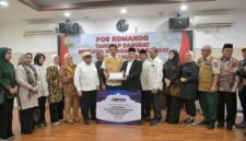 Sekda Aceh M.Nasir bersama Komisi VIII DPR-RI, Perwakilan Kementerian Sosial, BNPB dan Kepala BPJPH mengadakan rapat membahas penanganan banjir dan longsor berlangsung di ruang Potda Kantor Gubernur Aceh, Rabu (10/12/2025).