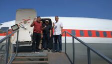 Wakil Gubernur Aceh, H. Fadhlullah, SE meninjau progres pembangunan wahana pesawat Boeing 737 non-operasional yang ditempatkan di Asrama Haji Aceh, Sabtu, (31/1/2026) pesawat ini difungsikan sebagai sarana simulasi perjalanan udara bagi calon jemaah haji dan umrah.(Foto : Ist)