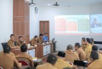 Sekda Aceh, M. Nasir, S.IP, MPA memimpin Rapim Percepatan APBA Tahun 2026 bersama para SKPA, di Gedung P2K, Selasa, (24/2/2026)