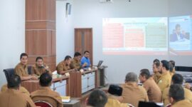 Sekda Aceh, M. Nasir, S.IP, MPA memimpin Rapim Percepatan APBA Tahun 2026 bersama para SKPA, di Gedung P2K, Selasa, (24/2/2026)