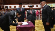 Gubernur Aceh, Muzakir Manaf (Mualem) melantik dan mengambil sumpah sejumlah pejabat pimpinan tinggi pratama Eselon II dilingkungan Pemerintah Aceh, Banda Aceh di Anjong Monmata Pendopo Gubernur Aceh Jumat, (27/02/2026) malam.
Foto : Humas Pemerintah Aceh