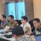 Wakil Gubernur Aceh, Fadhlullah, SE menghadiri Rapat Koordinasi Tingkat Menteri Satgas Rehabilitasi & Rekontruksi Pascabencana di Provinsi Aceh, Provinsi Sumatera Utara & Provinsi Sumatera Barat di Ruang Rapat Lantai 14, Gedung Kemenko PMK, Jakarta Pusat, Jumat, (27/2/2026).