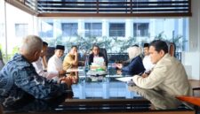 Wakil Gubernur Aceh, Fadhlullah, SE melakukan pertemuan terkait progress Pembangunan Huntara, Huntap & penyaluran DTH Pasca Bencana Hidrometeorologi di Aceh bersama Menko PMK, Mendagri, Mensos di kantor Kemenko PMK, Senin, (23/2/2026). Foto: Humas Aceh.