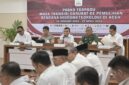 Wakil Gubernur Aceh Fadhlullah, SE, didampingi Sekretaris Daerah Aceh M Nasir, memimpin rapat terkait penanganan inflasi, peringatan Malam Nuzulul Qur’an dan Festival Ramadhan 1447 H, Rabu (4/3/2026) di ruang potensi daerah Setda Aceh.