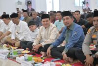 Wakil Gubernur Aceh Fadhlullah, SE menggelar buka puasa bersama dengan warga korban bencana hidrometeorologi di kompleks Hunian Sementara (Huntara) yang berada di kawasan Kantor Bupati Pidie Jaya, Kamis (12/3/2026).