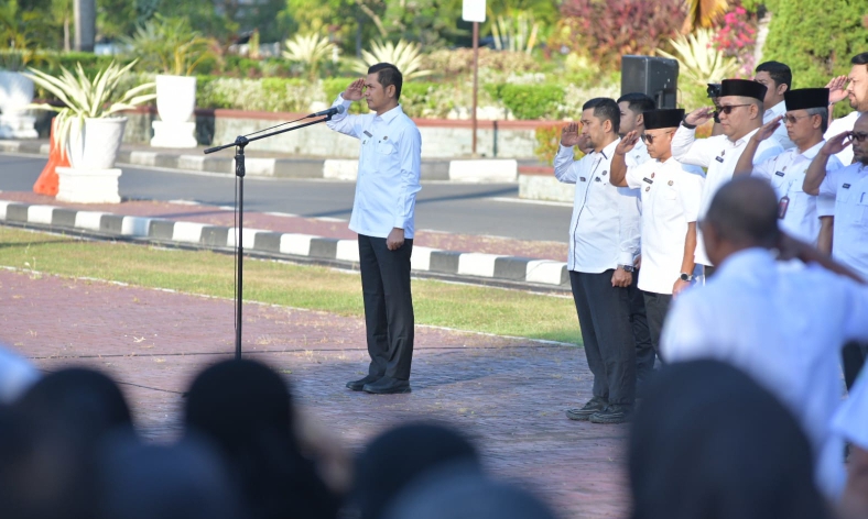 Sekda Aceh, M. Nasir Pimpin Apel Perdana Idul Fitri 1447 H/2026 M dan Halal Bihalal bersama dengan Seluruh Kepala SKPA dan Eselon III dan IV serta seluruh Staf di lingkungan Pemerintah Aceh di Halaman Kantor Gubernur Aceh, Rabu, (25/3/2026).
