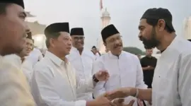Gubernur Aceh Muzakir Manaf, Wagub Aceh Fadhlullah, Mendagri Tito Karnavian dan Mensos Saifullah Yusuf dalam acara buka bersama saat penutupan Aceh Ramadan Festival 2026 di halaman Masjid Raya Baiturrahman Banda Aceh.