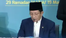 Menteri Agama RI, Nasaruddin Umar mengumumkan hasil sidang isbat nasional penentuan 1 Syawal 1447 H di Kantor Kemenag RI, Kamis, (19/3/2026) malam. (Dok TVRI)