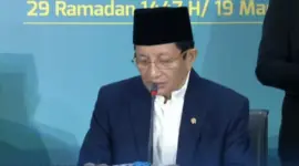 Menteri Agama RI, Nasaruddin Umar mengumumkan hasil sidang isbat nasional penentuan 1 Syawal 1447 H di Kantor Kemenag RI, Kamis, (19/3/2026) malam. (Dok TVRI)