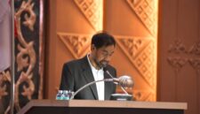 Gubernur Aceh Muzakir Manaf mengikuti Rapat Paripurna Dewan Perwakilan Rakyat Aceh (DPRA) Tahun 2026 yang berlangsung di Aula Gedung Utama DPRA, Senin (6/4/2026).