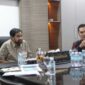 Gubernur Aceh, Muzakir Manaf, memimpin rapat koordinasi membahas perkembangan dan validasi data Jaminan Kesehatan Aceh (JKA) di Meuligoe Gubernur, Kamis, (23/4/2026).