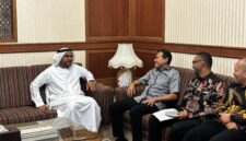 Wakil Gubernur Aceh Fadhlullah melakukan silaturahmi sekaligus pertemuan dengan Duta Besar Uni Emirat Arab untuk Indonesia, Abdulla Salem Al-Dhaheri, di Kedutaan Besar UEA Jakarta, Senin (25/5/2026). Foto: Humas Aceh.