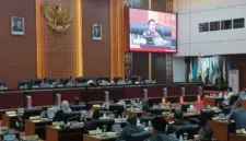 Ketua DPRA, Zulfadhli alias Abang Samalanga meminta KPK ingatkan Aceh agar terhindar dari korupsi pada penghujung Rapat Koordinasi Pencegahan Korupsi bersama DPR Aceh dan DPRK kabupaten/kota se-Aceh dengan Kasatgas Direktorat Koordinasi dan Supervisi Wilayah I KPK, Harun Hidayat, Selasa (19/5/2026) di Gedung Utama DPRA