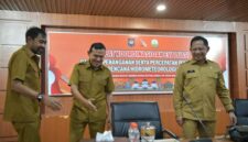 Gubernur Aceh, Muzakir Manaf dalam rapat koordinasi dan evaluasi capaian penanganan pemulihan pascabencana menyampaikan kepada Mendagri Tito Karnavian bahwa masih banyaknya kendala di wilayah pelosok Aceh enam bulan pasca bencana banjir dan longsor, Selasa (9/6/2026) di Gedung Serbaguna Kantor Gubernur Aceh