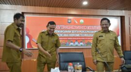 Gubernur Aceh, Muzakir Manaf dalam rapat koordinasi dan evaluasi capaian penanganan pemulihan pascabencana menyampaikan kepada Mendagri Tito Karnavian bahwa masih banyaknya kendala di wilayah pelosok Aceh enam bulan pasca bencana banjir dan longsor, Selasa (9/6/2026) di Gedung Serbaguna Kantor Gubernur Aceh