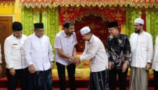 Gubernur Aceh, Muzakir Manaf di dampingi Asisten 1, Drs. Syakir M.Si serta SKPA terkait menerima kunjungan Ketua Majelis Permusyawaratan Ulama (MPU) Aceh Tgk Faisal Ali dan jajarannya di Meuligoe Gubernur Aceh, Rabu (3/6/2026). Foto: Humas Aceh.
