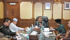Wakil Gubernur Aceh Fadhlullah menerima kunjungan audiensi Majelis Permusyawaratan Ulama (MPU) Aceh di ruang kerjanya, Kamis (4/6/2026). Foto: Humas Aceh