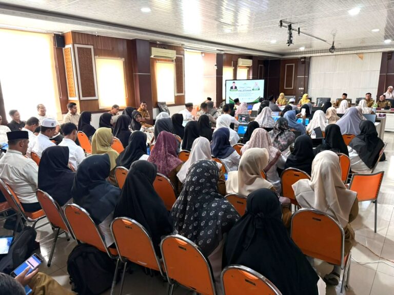 Dinas Pendidikan Dayah Aceh menyelenggarakan Pelatihan Fasilitasi Tata Cara Pengisian SKP ASN pada Aplikasi E-Kinerja, Senin (15/6/2026) di Aula Lantai 3 Dinas Pendidikan Dayah Aceh.