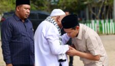 Wagub Fadhlullah disambut oleh Pimpinan Dayah, dewan guru beserta para santri saat bersilaturrahmi dalam rangka memperkuat hubungan antara umara dan ulama Rabu,(22/7/2026) di Dayah Abu Paya Pasi