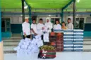 Plt. Kadis Pendidikan Dayah Aceh Muhsin, S.Pd.I, M.Pd.I, menyerahkan bantuan bagi kebutuhan dayah dan fasilitas santri di Dayah Rahmatul Huda Lhoksukon, Aceh Utara, Jumat, (3/7/2026) Foto : Humas Disdik Dayah Aceh