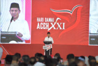 Wakil Gubernur Aceh H.Fadhlullah (Dek Fadh), saat memberikan sambutan pada peringatan 21 tahun perdamaian Aceh di Gedung Balai Meuseuraya Aceh, Banda Aceh, Sabtu (15/8/2026).