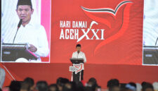 Wakil Gubernur Aceh H.Fadhlullah (Dek Fadh), saat memberikan sambutan pada peringatan 21 tahun perdamaian Aceh di Gedung Balai Meuseuraya Aceh, Banda Aceh, Sabtu (15/8/2026).