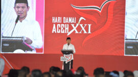 Wakil Gubernur Aceh H.Fadhlullah (Dek Fadh), saat memberikan sambutan pada peringatan 21 tahun perdamaian Aceh di Gedung Balai Meuseuraya Aceh, Banda Aceh, Sabtu (15/8/2026).