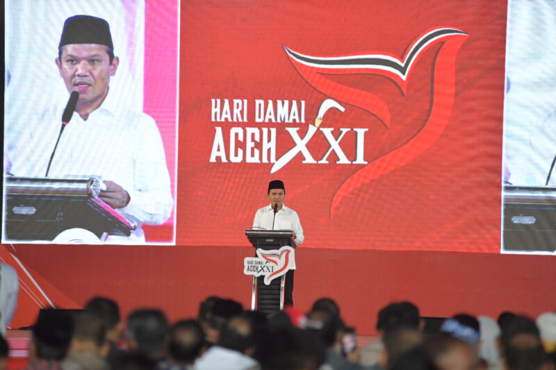 Wakil Gubernur Aceh H.Fadhlullah (Dek Fadh), saat memberikan sambutan pada peringatan 21 tahun perdamaian Aceh di Gedung Balai Meuseuraya Aceh, Banda Aceh, Sabtu (15/8/2026).